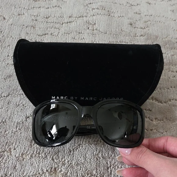 Marc By Marc Jacobs Black Sunglasses with Gold Detail - Picture 2 of 7